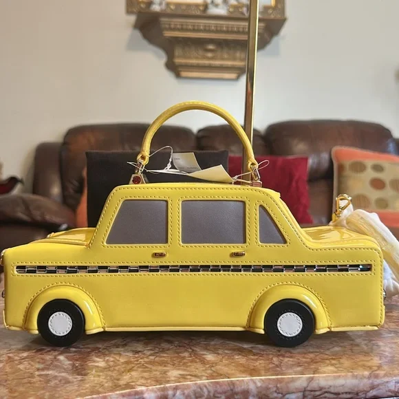 Kate Spade Taxi Cab Handbag w/dust cover - Picture 12 of 16